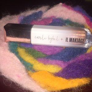 Il Makiage Carli Bybel lip gloss